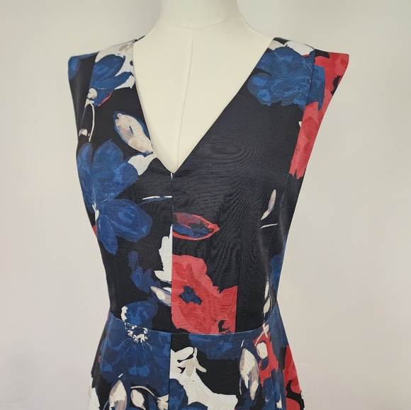 Cynthia Steffe V-Neck Floral Dress Size 8 - Picture 3 of 14
